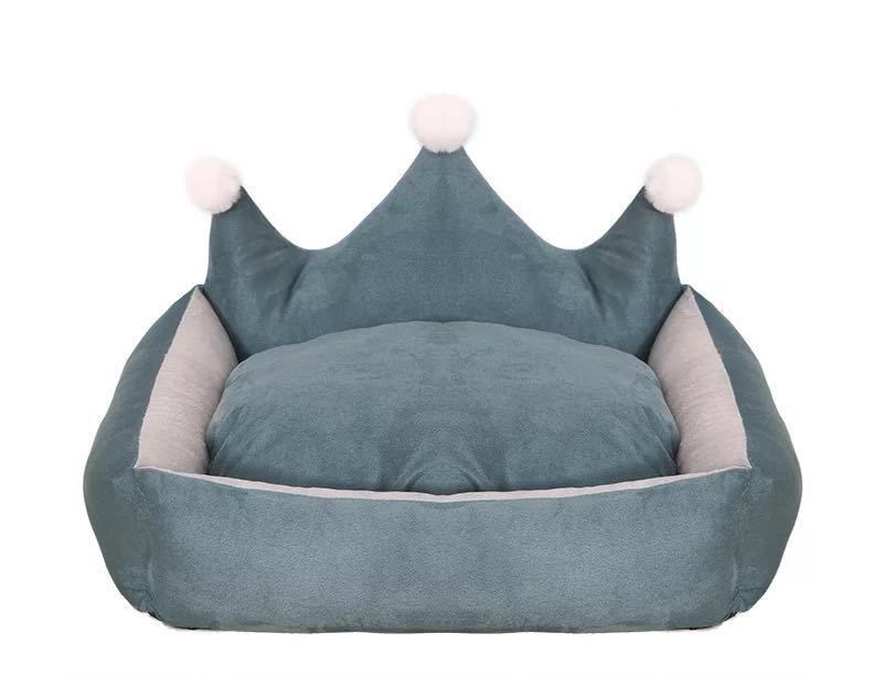 Scratch resistant crown dog bed