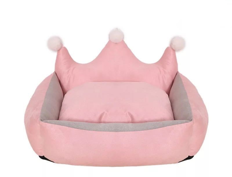 Scratch resistant crown dog bed